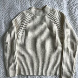 Banana Republic white ribbed sweater, size small
